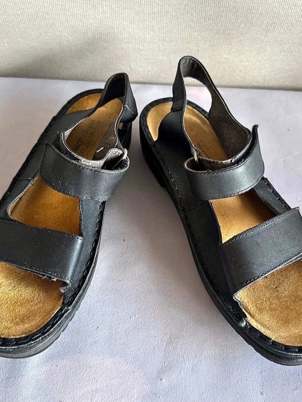 NAOT Black leather sandals with adjustable straps #summer #comfort. Made in Isra